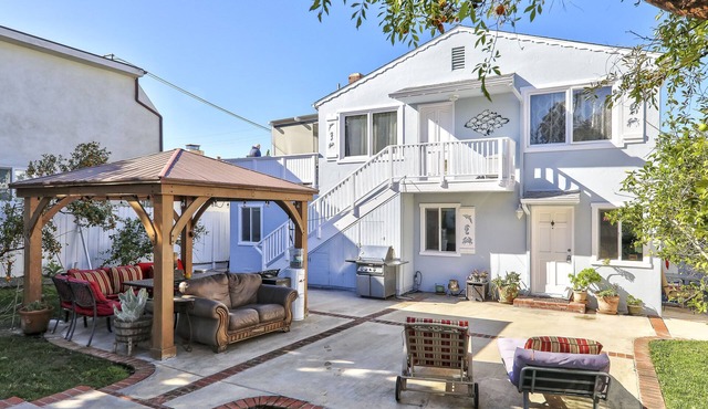 Best location! 1 blocks from the Beach, walkway to just about anywhere, secluded