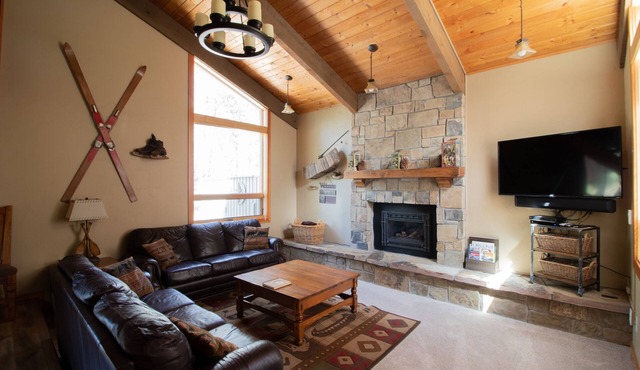 BEST LOCATION! 10 SHARC Pass/AC/Wi-Fi/HUGE Kid Bunk Room/Hot Tub/Bikes