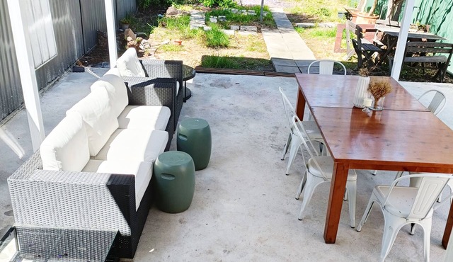 Best Location! 1Min Walk to Train+ Metro Station 5Min to City 10min to Airport