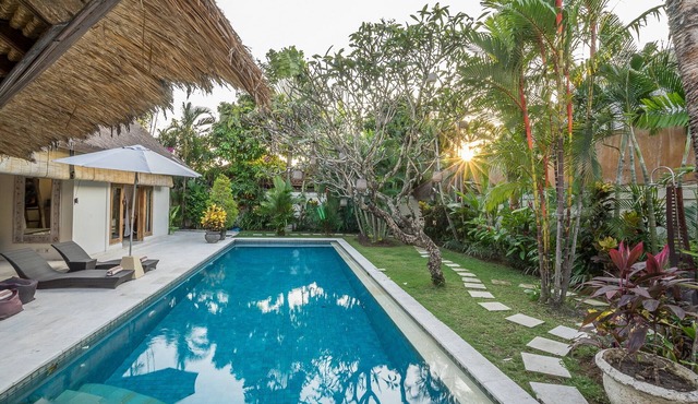 Best Location! 3BD Villa, Central Seminyak! - 3Min Walk To Eat Street! W/Pool!