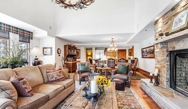 Best Location BC Village/Walk to Ski School, Shops/Ski In Out/2 Master Suites