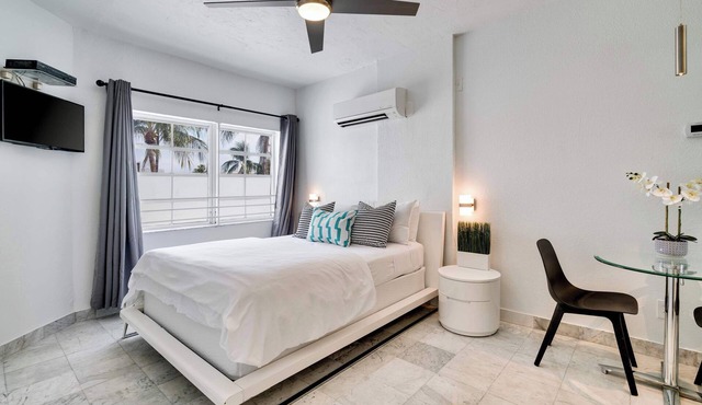 Best location by the Beach ! Free WiFi - TV - All amenities