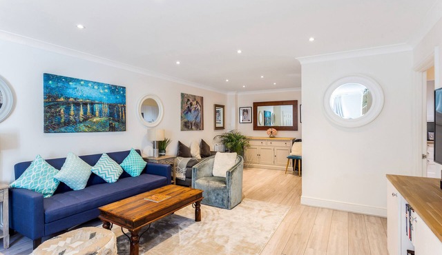 Best location for City sightseeing, 2 bed 2 bathroom Flat in the middle of town.