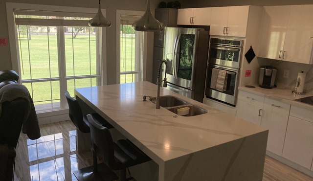BEST location in Biltmore.Golf-mounting views! Private.New appliances & Bedroom!