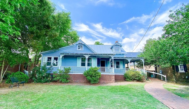 BEST location in Historic Downtown Edenton!