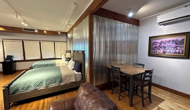 Best Location in Oriental, NC! Sleeps 4! Steps away from Oriental Marina!