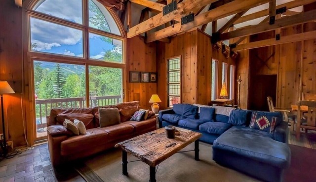 BEST LOCATION IN TOWN! JUST OFF MAIN STREET - WALK TO GONDOLA AND RESTAURANTS!