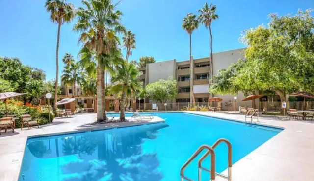 Best Location in Town, Heated Pool, Spa and gym!