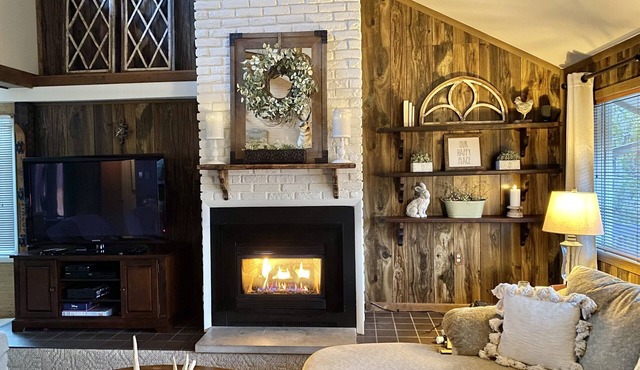 Best location in the Valley! Walk to weddings, concerts and mountain activities
