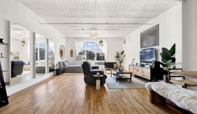 Best Location in Williamsburg Big Sunny Art Loft