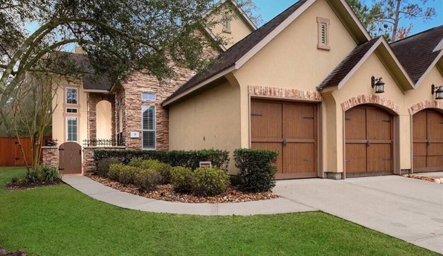 Best location in Woodlands! Family friendly home. 1 mile from everything