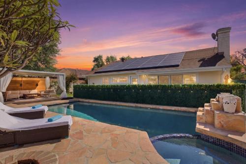 BEST LOCATION NEW Luxury Retreat with Pool and Beautiful Lit Backyard