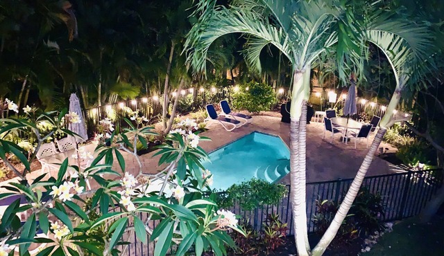 BEST LOCATION! NORTH END OF ANNA MARIA, FL , STEPS TO BEACH & DINING , UNIT B