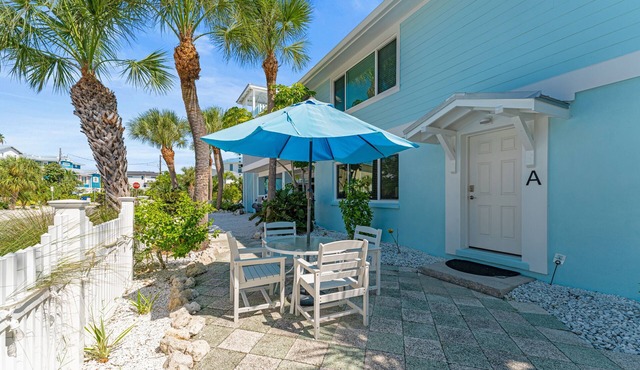 BEST LOCATION! NORTH END OF ANNA MARIA, FL STEPS TO BEACH & DINING - LOWER UNIT