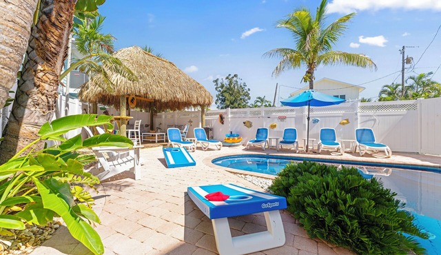 BEST LOCATION! NORTH END OF ANNA MARIA, FL STEPS TO BEACH & DINING - LOWER UNIT
