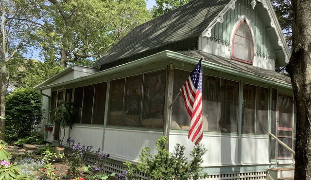 Best location on North Fork Walk to beaches, town, restaurants, wineries.