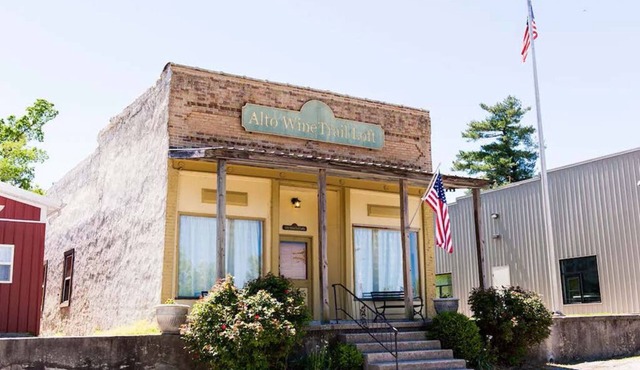 * Best Location on the Wine Trail! * Hiking Trail 1 min away * Wi-Fi *