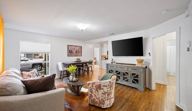 Best Location,Steps to Dickies Arena,Close to TCU!