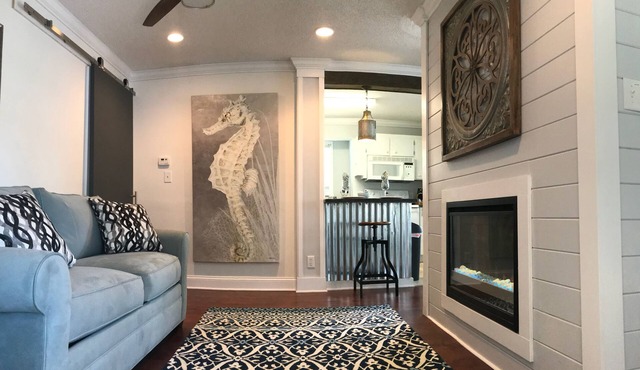 Best Location 1 bed 1 bath gated upscale condo with pool Sleeps 3 Fast free wifi