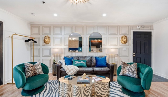 Best Location! Walk to Broadway & Downtown! Balcony-2 Car Parking-Laundry-Wi-fi