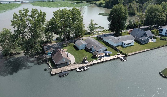 BEST LOCATION Water Front.Private Dock.Canoe.Kayak.PaddleBoard,GolfCourseCommnty
