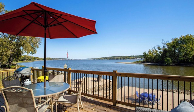 Best Mississippi River Views! Fully updated riverfront home. Sleeps 6.