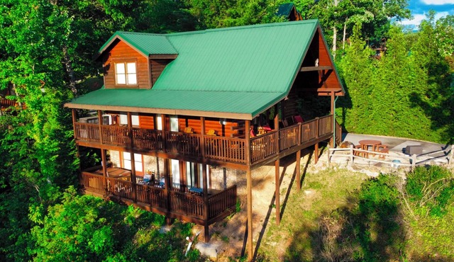 Best Mt Views! 3 K Suites on 3 Levels! HOT TUB, ARCADE,nBILLIARDS! Open 6/20-22
