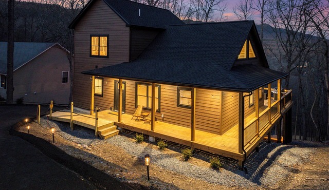Best Mtn Top Views in Massanutten, Hot Tub, 160 Arcade Games, Local Vibe!