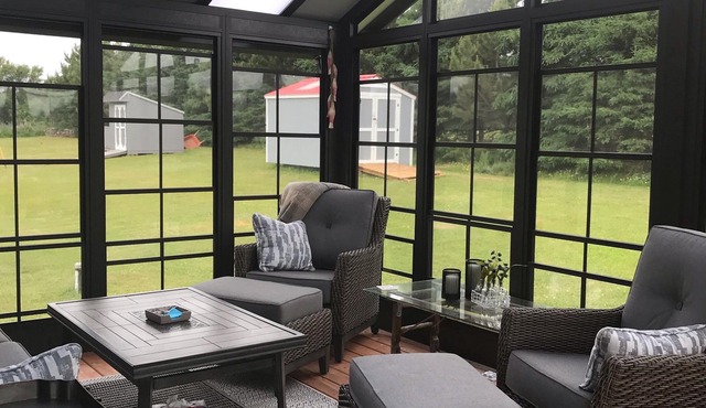 Best of all worlds - bright log cabin just a short walk to beautiful PEI beach