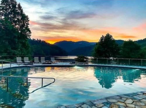 Best of Bear Lake- Pool- Golf- Lake and Mtn Views