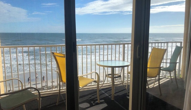 BEST OF BOTH WORLDS! Flagler Ave restaurants, bars, shops & direct ocean front