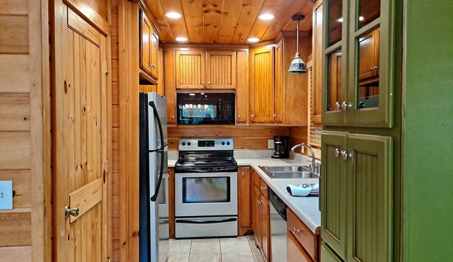 Best of both worlds! Feel secluded a mile from downtown in a luxury cabin.