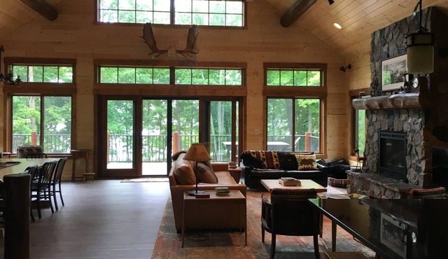 BEST of Both Worlds: New, private Log Lodge with Resort benefits!