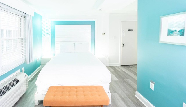 Best of Delaware - Fit for a QUEEN- Walk to Beach, Pet Friendly, Hot Tub, Pool