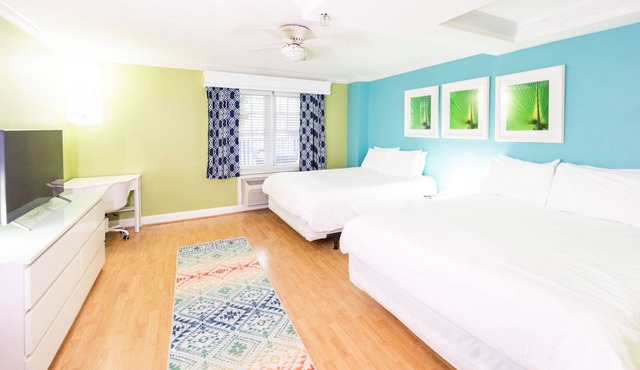 Best of Delaware - Two QUEEN Beds - Pet Friendly-Walk to Beach-Pool-Hot tub