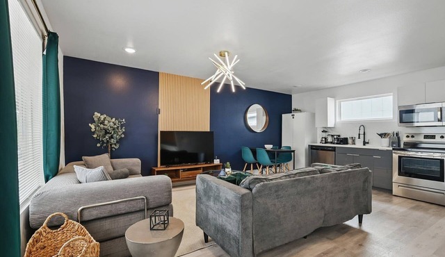 Best of Knox Henderson - 1BD/1BA Style & Comfort