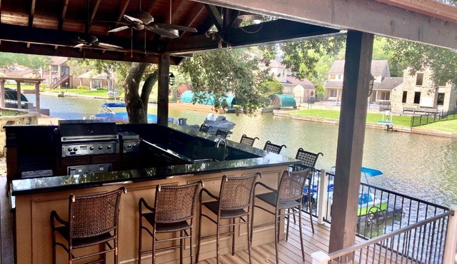 Best of Lake Conroe - Sleeps 16 - Lakefront Memories