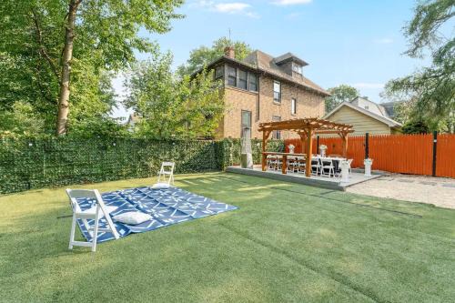 Best of Philly! King Bed Sleeps 12, 15mins Downtown