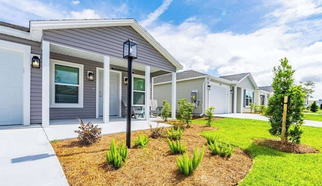 Best of The Villages! 2BR/2BA Home & Amenity Access
