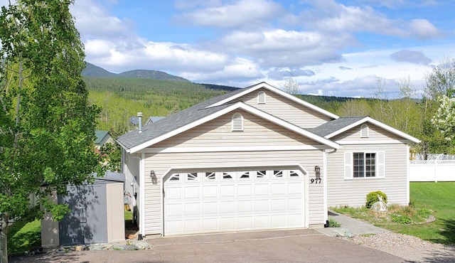 Best of Whitefish 2018-25 - 5 star reviews! 3 Bedrooms 5 mins 2 WF! 30 to GNP!