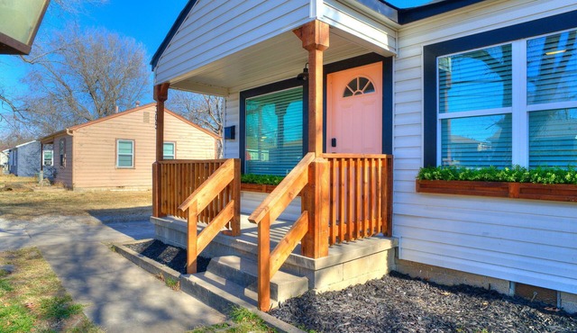 Best Owasso Location-Walk to Downtown-3 Bedroom-Shops and Dining