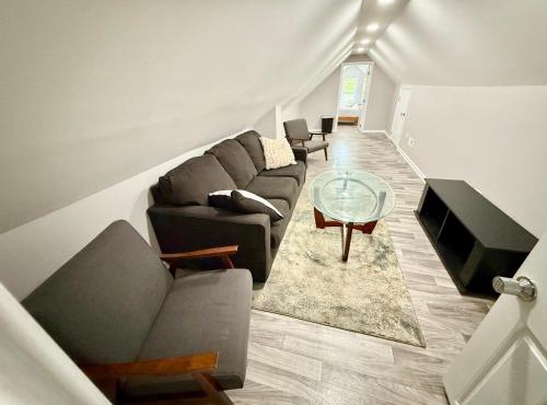 BEST PLACE TO STAY - Close to Downtown! - FREE PARKING!