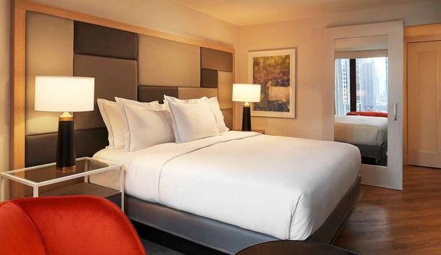 Best Place to Stay in Chicago! 4 Comfortable Units, Outdoor Pool, Parking