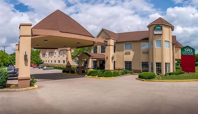 Best Place to Stay in Kentucky Free Parking, Free Breakfast, Onsite Pool