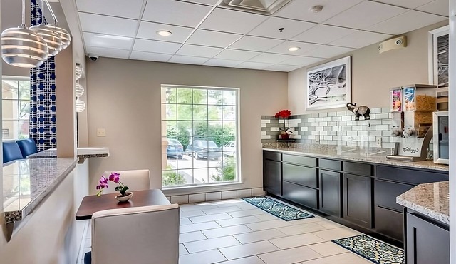 Best Place to Stay in Kentucky! Free Parking, Free Breakfast!