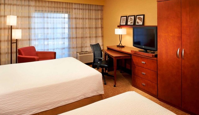 Best Place to Unwind! THREE Modern Units, Pet-friendly, Indoor Swimming Pool!