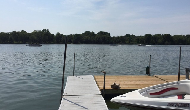 BEST PROPERTY ON THE LAKE! BOOK 3 NIGHTS AND GET A 4TH FREE!