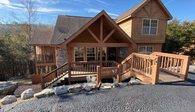 Best Rustic Cabin Retreat in StoneBridge! Experienced host, BBQ area, SDC, A+