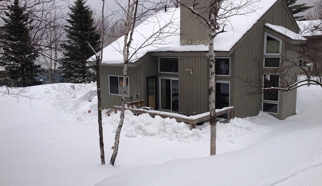 Best Ski In/Ski Out Location - ❄️❄️ Jay Peak Large 3 BR