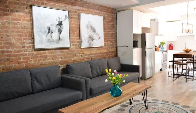 Best Spot in Town! Sunny Terrace - 3 bedrooms w/private bathrooms - Fast WI-FI
